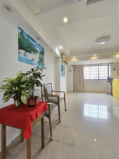 577 Hougang Avenue 4 image 1 of 10