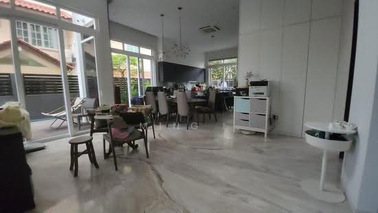 Rebuilt 3.5-Storey Freehold Semi-D with Pool & Lift photo 2
