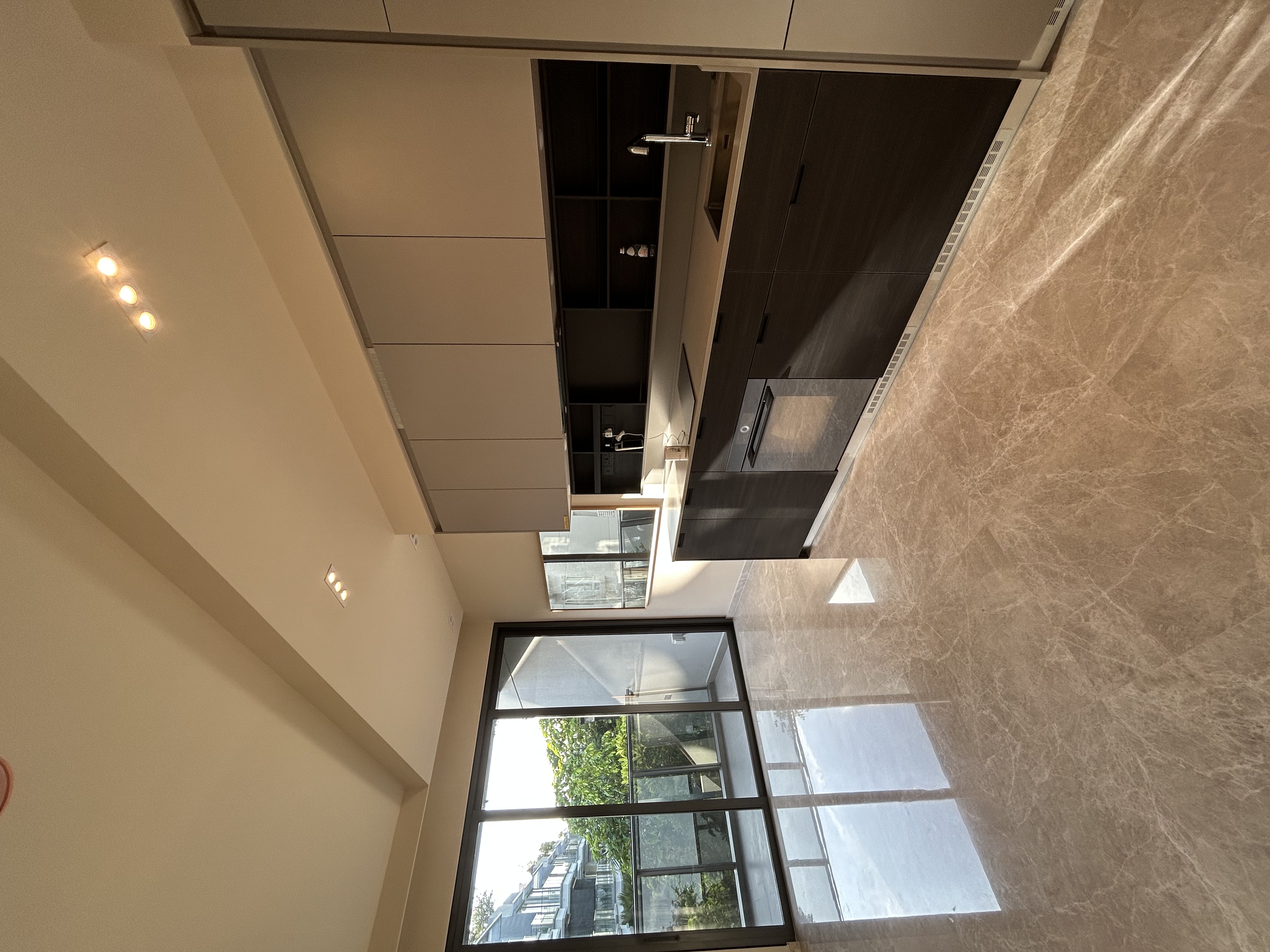 Haus on Handy image 1 of 10