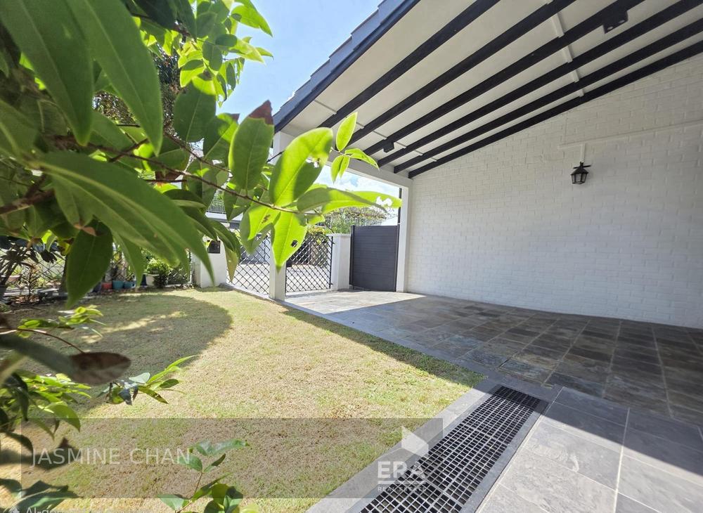 Thomson Hills Estate photo 3