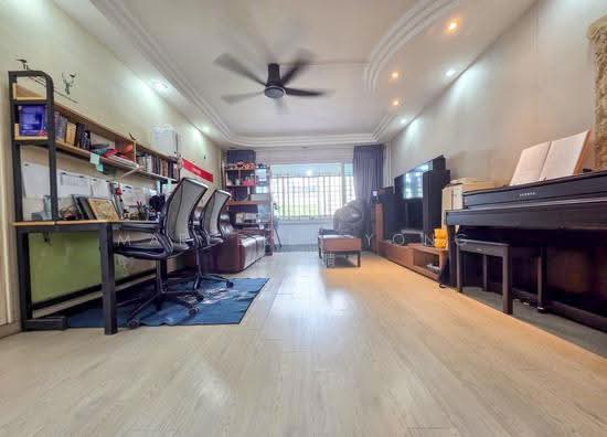 408 Hougang Avenue 10 image 1 of 8