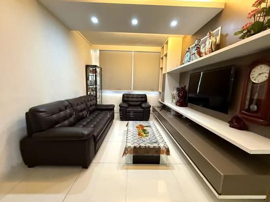 923 Hougang Avenue 9 photo 4