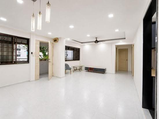 615 Woodlands Avenue 4 image 1 of 9