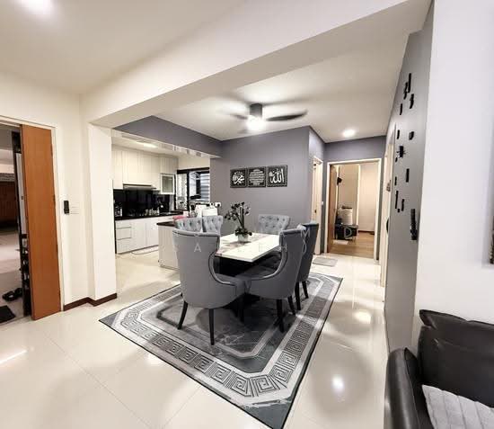 131C Canberra Crescent image 1 of 7