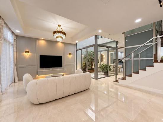 Serangoon Gardens 3.5-Storey Terrace with Lift image 1 of 10