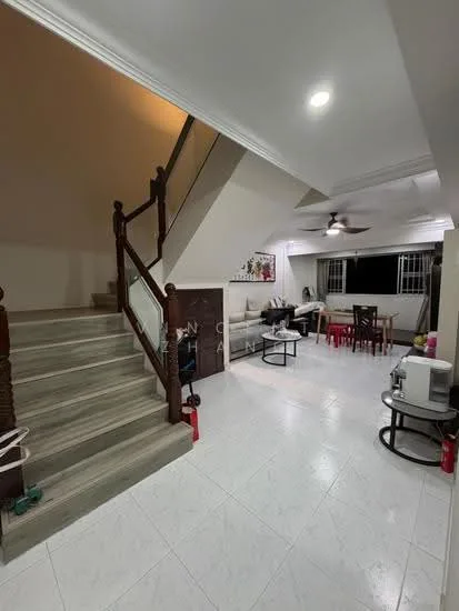 652 Woodlands Ring Road image 1 of 10