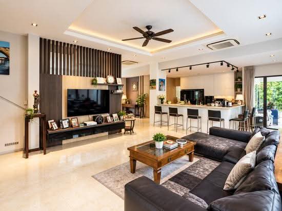 Mins walk to Siglap MRT & Like New Detached photo 2
