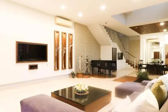 Tastefully renovated hugh Corner Terrace for rent near Kovan MRT! image 1 of 7