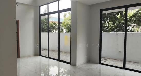 Lim Ah Woo / Sandy Lane / Green Lane image 1 of 7