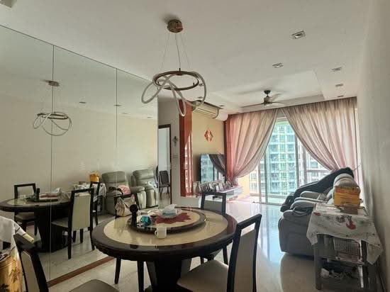 Ris Grandeur image 1 of 7