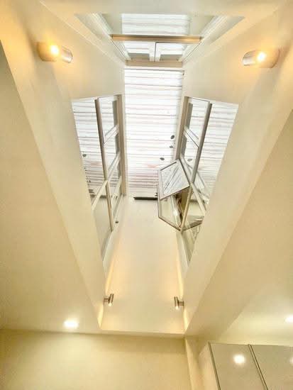 *** NEWLY RENOVATED!!! WALK TO GREAT WORLD CITY! photo 3