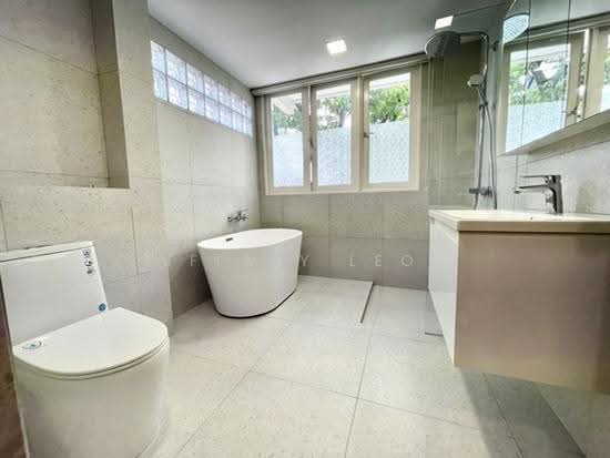 *** NEWLY RENOVATED!!! WALK TO GREAT WORLD CITY! photo 4