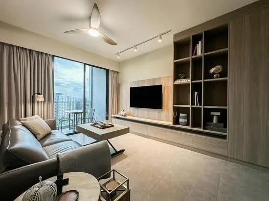 Prive image 1 of 7