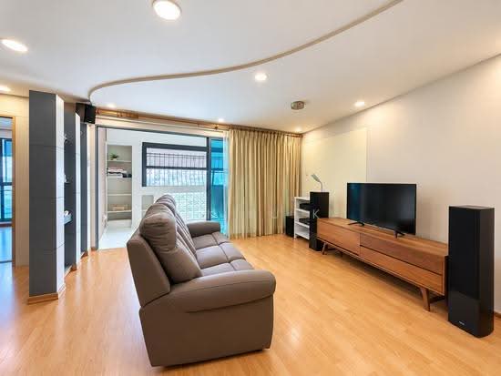 469A ADMIRALTY DRIVE image 1 of 10