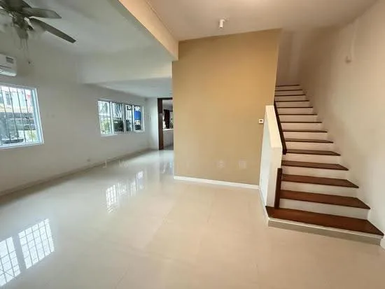 Corner Terrace, 1KM to Maris Stella & PLMS, A&A ready image 1 of 6