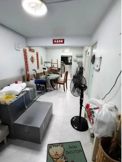 6 Holland Close image 1 of 6