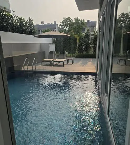 Luxurious Hilltop Bungalow image 1 of 10