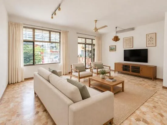 Great Value! Only 16xx PSF! Corner Terrace with Garden Near Kovan MRT! image 1 of 6