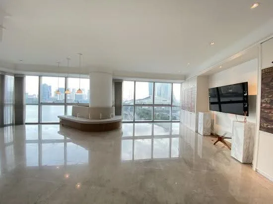 Marina Bay Residences image 1 of 10