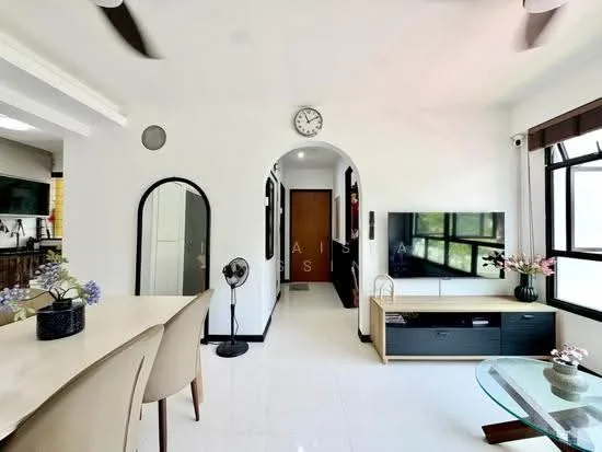 932B Hougang Avenue 9 image 1 of 10