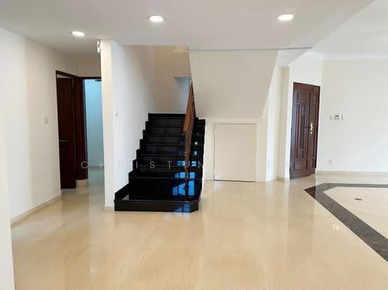 Elizabeth Heights photo 6