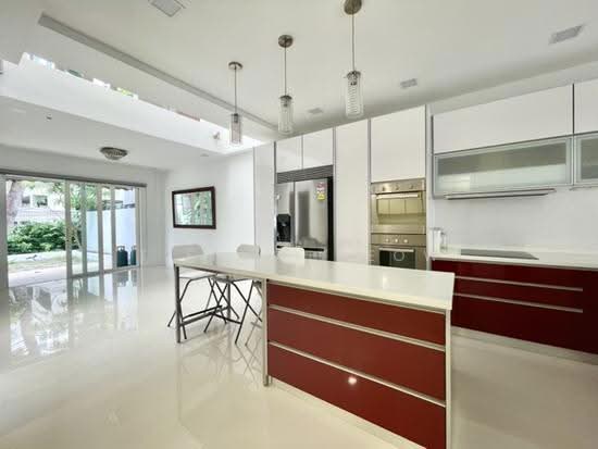 ***NEWLY RENOVATED!!! FEW MINS TO GREAT WORLD CITY & MRT! photo 3