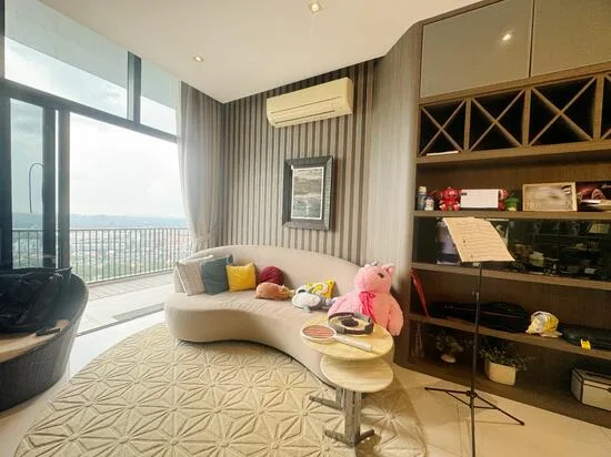 D'Leedon image 1 of 10