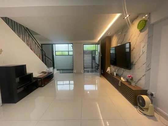 53 Stirling Road image 1 of 4
