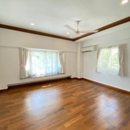 Beautiful Bungalow for sale! Don't miss it! photo 2