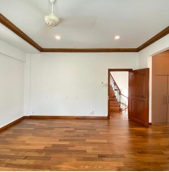 Beautiful Bungalow for sale! Don't miss it! photo 3