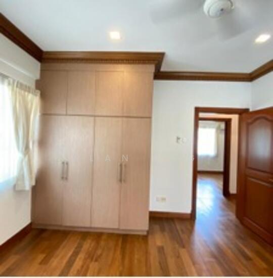 Beautiful Bungalow for sale! Don't miss it! photo 4
