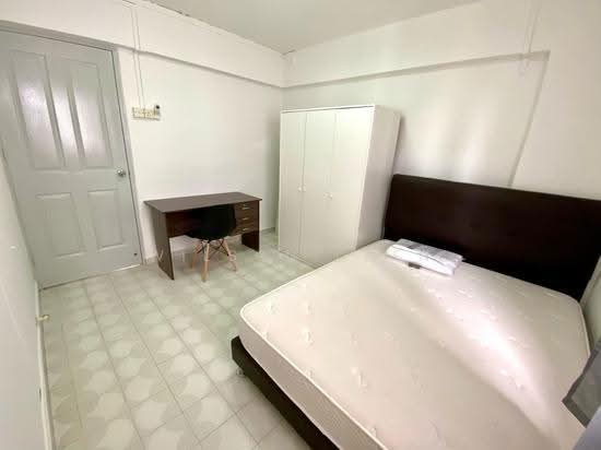 233 BAIN STREET photo 3