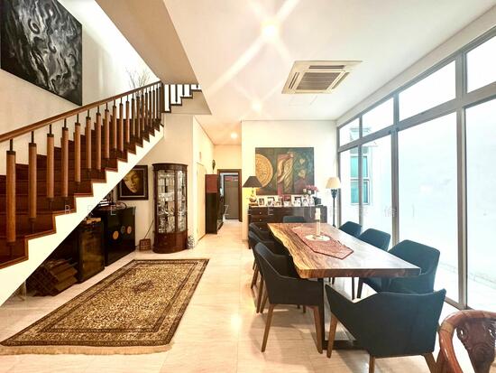 Balinese Style Freehold Terrace ✧ Heart of Bukit Timah ✧ Within 1 km to RGPS photo 2