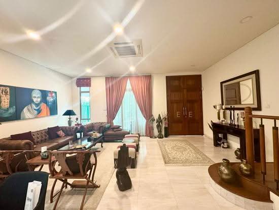 Balinese Style Freehold Terrace ✧ Heart of Bukit Timah ✧ Within 1 km to RGPS photo 3