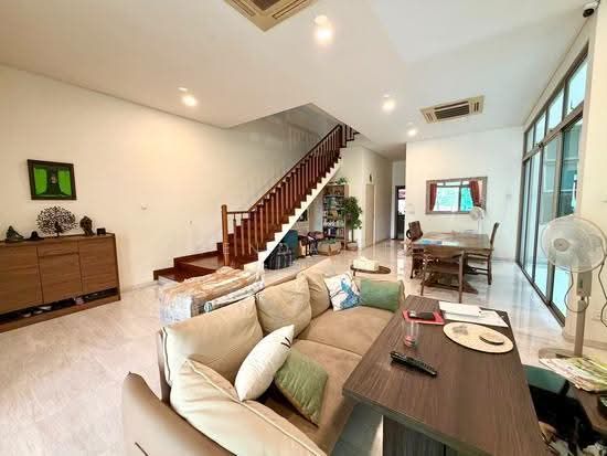 Balinese Style Freehold Terrace ✧ Heart of Bukit Timah ✧ Within 1 km to RGPS photo 4