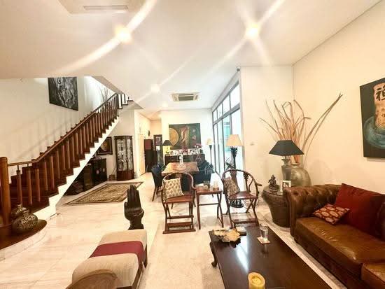 Balinese Style Freehold Terrace ✧ Heart of Bukit Timah ✧ Within 1 km to RGPS photo 5
