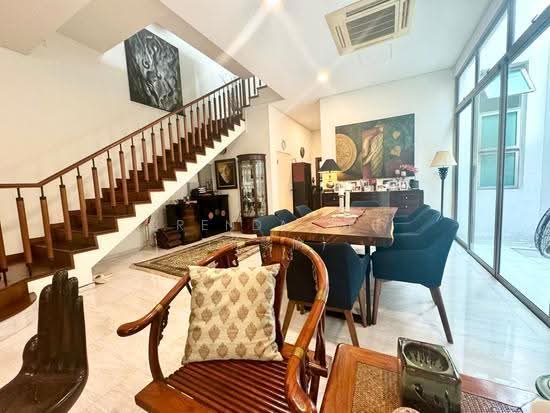 Balinese Style Freehold Terrace ✧ Heart of Bukit Timah ✧ Within 1 km to RGPS photo 6