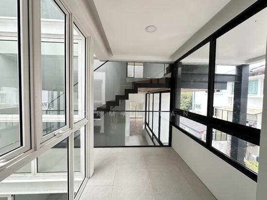 Li Hwan Place image 1 of 10