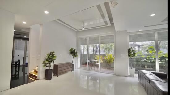 Jalan Elok Freehold 3.5 Storey with Pool, Lift, Basement photo 2