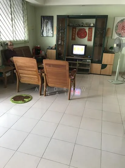 512 Hougang Avenue 10 image 1 of 4