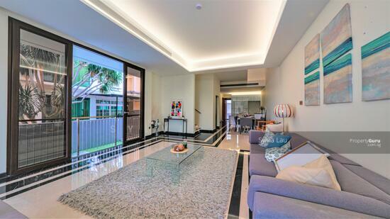 D15 Siglap Locale! Huge Almost New Semi-Detached With Lift And Pool image 1 of 10