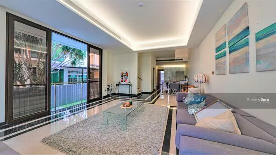 D15 Siglap Locale! Huge Almost New Semi-Detached With Lift And Pool image 1 of 10