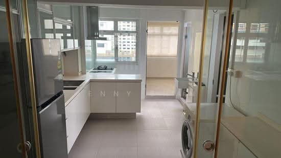 4 HOLLAND CLOSE photo 2