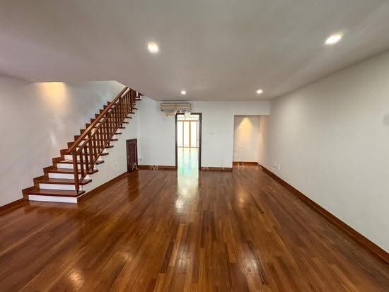 4br Corner Townhouse @ Barker Rd photo 4