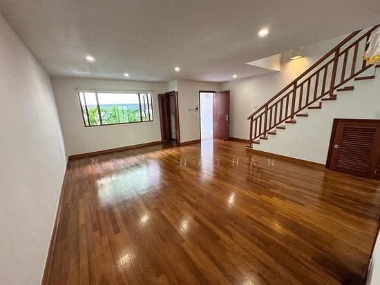 4br Corner Townhouse @ Barker Rd photo 5