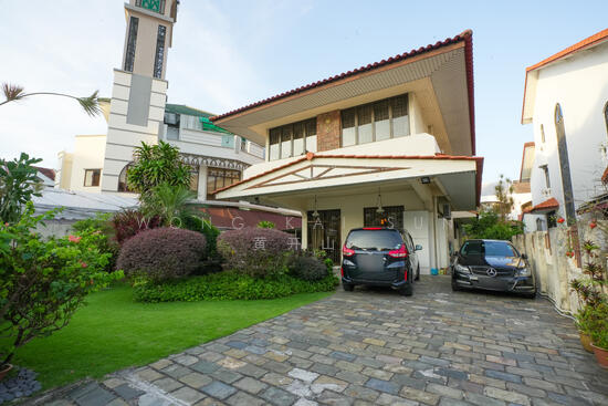 Kembangan Estate Bungalow Freehold Mins To MRT! image 1 of 10