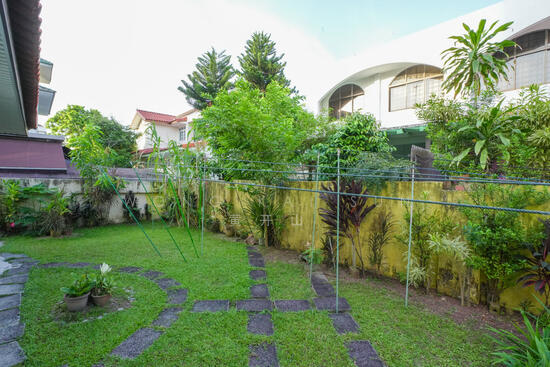 Kembangan Estate Bungalow Freehold Mins To MRT! photo 5