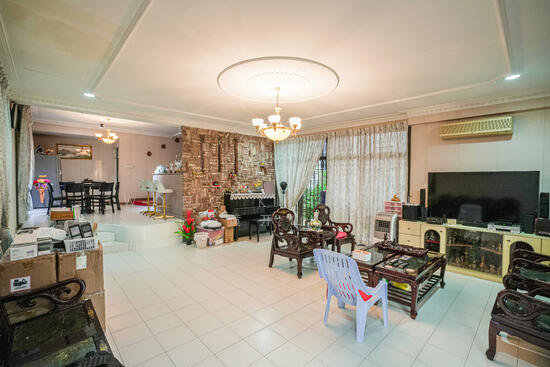 Kembangan Estate Bungalow Freehold Mins To MRT! photo 6