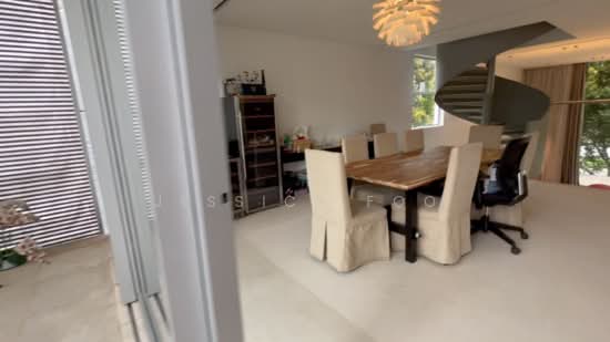 Chiltern Drive Freehold Detached Bungalow photo 5