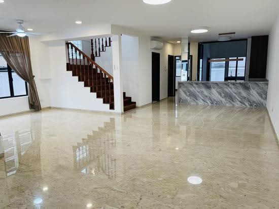 Well Renovated Semi D in Serangoon Gardens photo 2